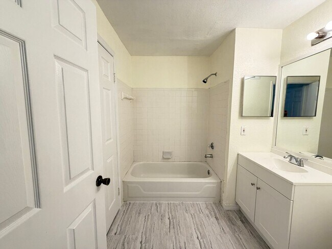 Building Photo - Condo for rent on SANDLAKE PRIVATE RESIDENCES