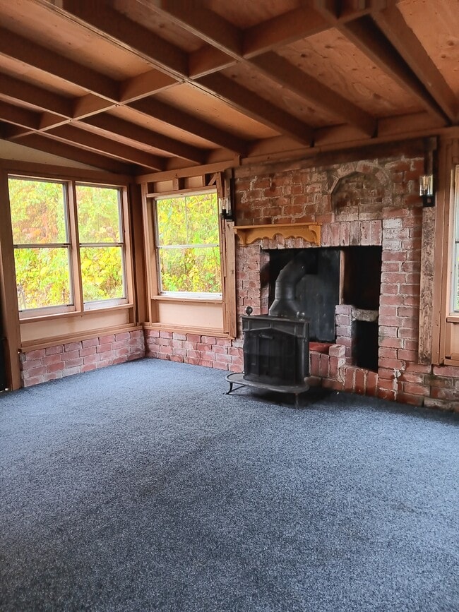 Building Photo - 2479 Malletts Bay Ave