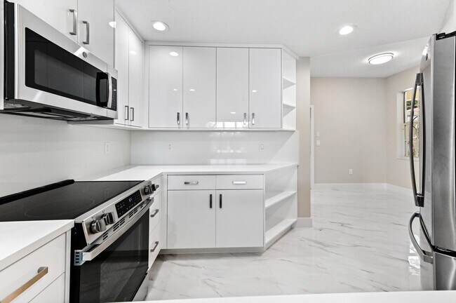 Building Photo - 12510 Crystal Pointe Dr
