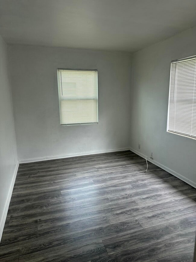 Building Photo - 815 4th St