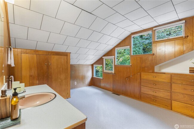 Building Photo - 4Bd/1.75Ba Seattle Home