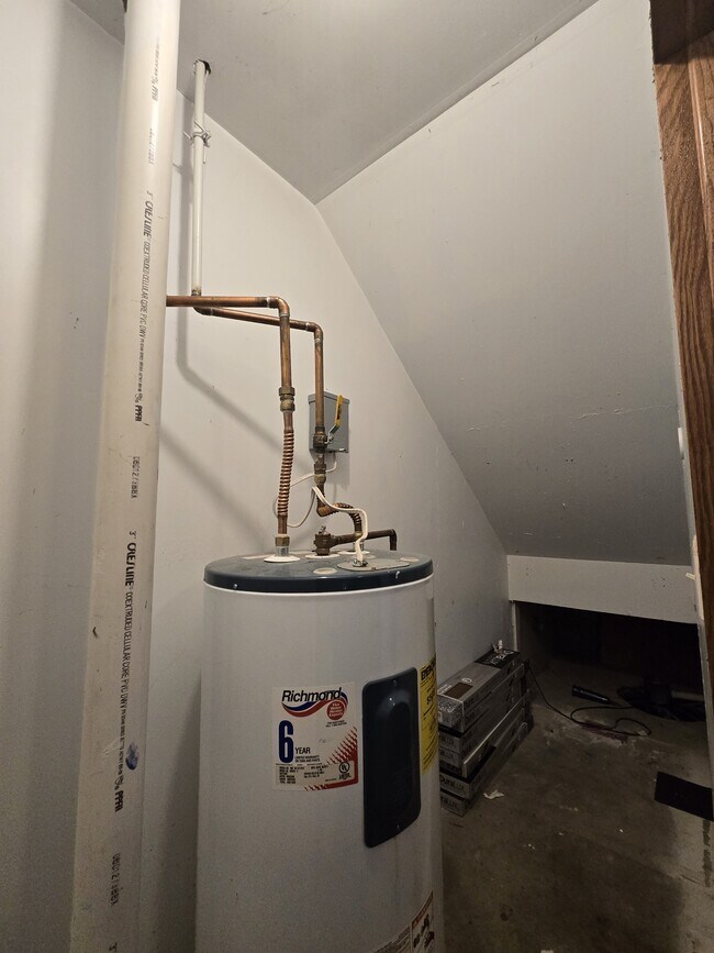 Building Photo - 4462 S Elizabeth Ave