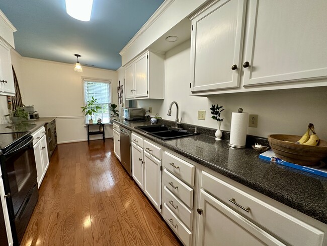 Building Photo - 8312 Chippenham Ln