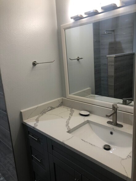 Building Photo - 327 Lake Placid Ct