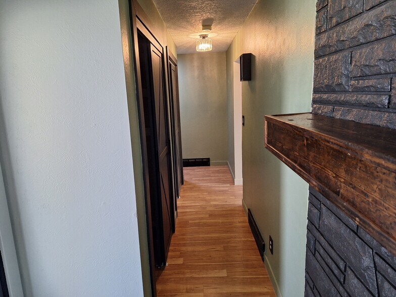 Building Photo - 2437 N Curtis Rd