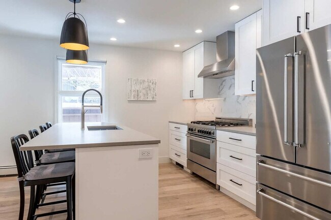 Building Photo - 800 S Mill St