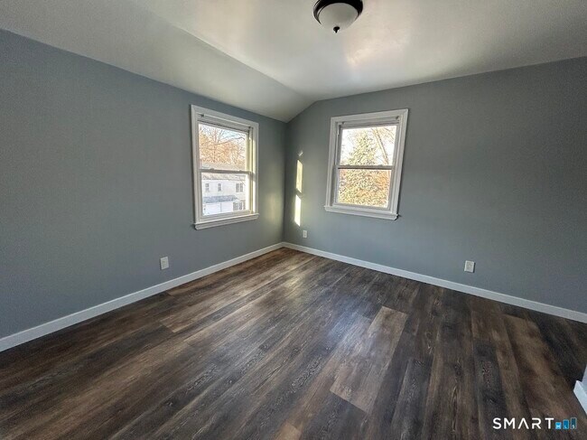 Building Photo - 244 Woodlawn Cir