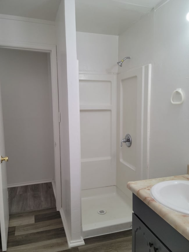 Building Photo - 2 bedroom condo in Overton