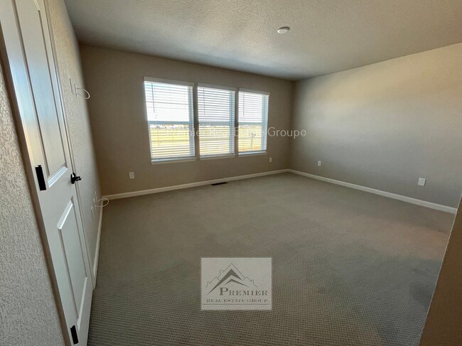 Building Photo - 1545 Spring Water Point