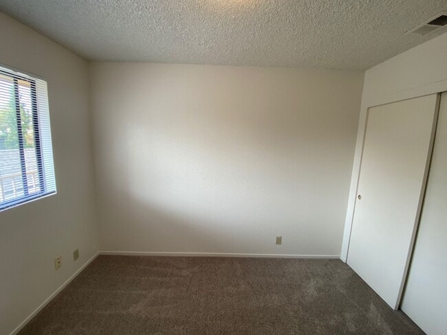 Building Photo - 2 Bed / 1 Bath (South Atascadero)