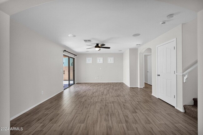 Building Photo - 2532 E Vermont Dr