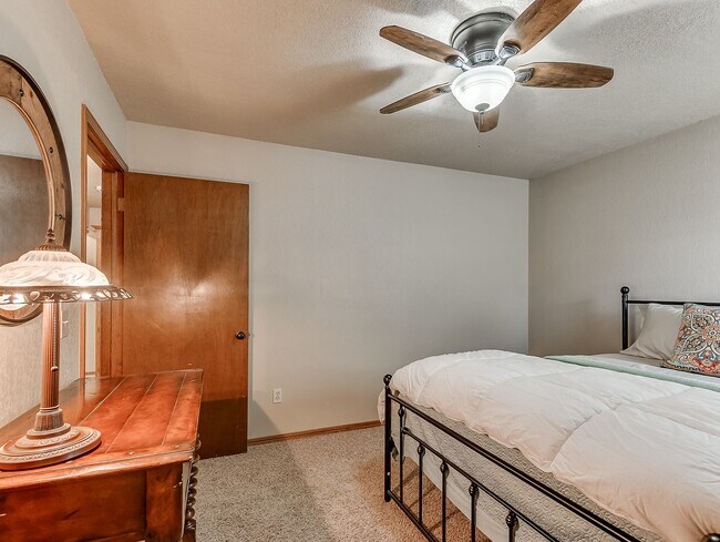 Building Photo - Fully Furnished Short Term Rental