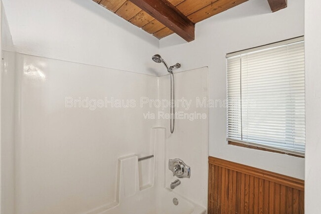 Building Photo - 7562 Zemco Dr