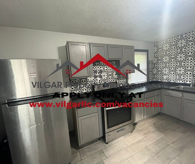 Building Photo - BEAUTIFUL 3 bedroom, 1 bath house in Gary ...