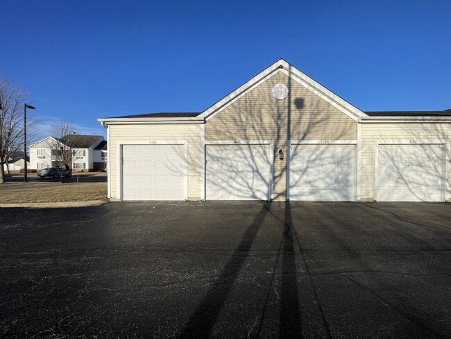 Building Photo - Spotless RANCH 2 Bed, 2 Bath Condo With 1 ...