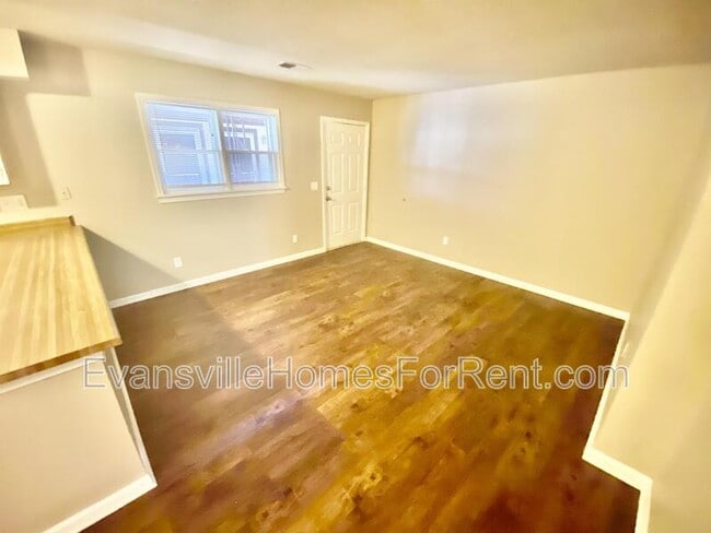 Building Photo - 1012 Mary St