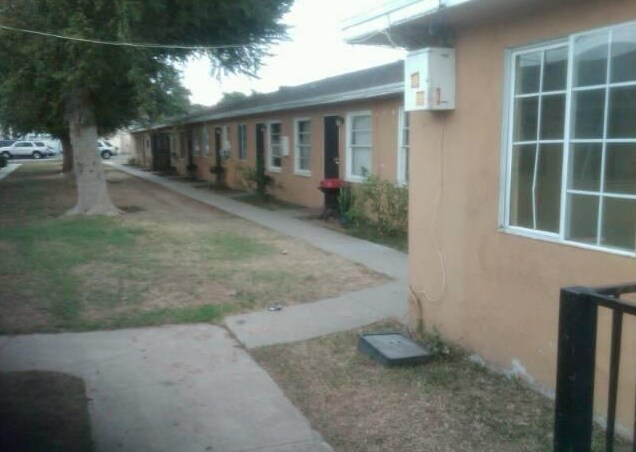 Building Photo - 428 N Poplar Ave