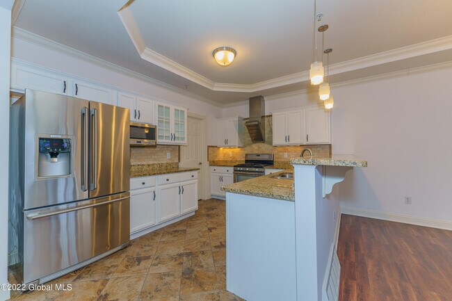 Building Photo - 502 Valley Pointe Dr