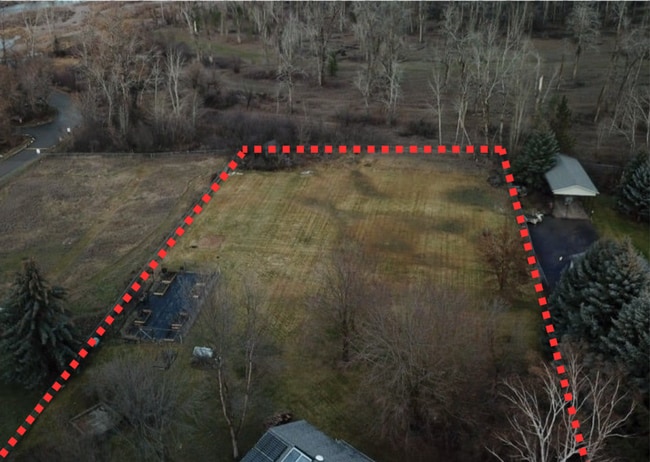 Building Photo - Spacious 4BR, 2.5BA home on 1.3 acres in Orchard Homes