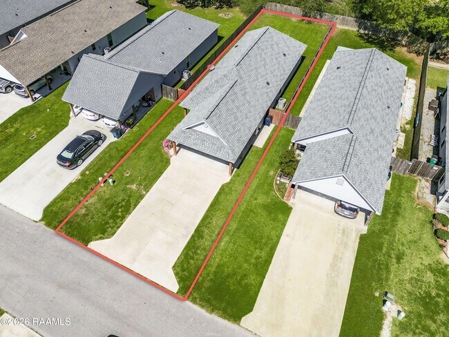 Building Photo - 319 Harvest Ln