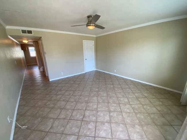 Building Photo - Two Bedroom Huntington Beach Townhouse w/ ...
