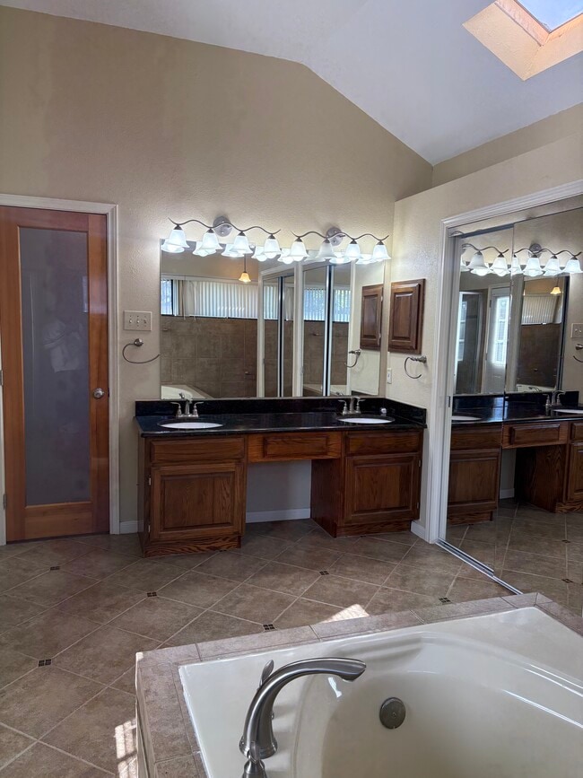 Building Photo - 106 Hollywood Dr