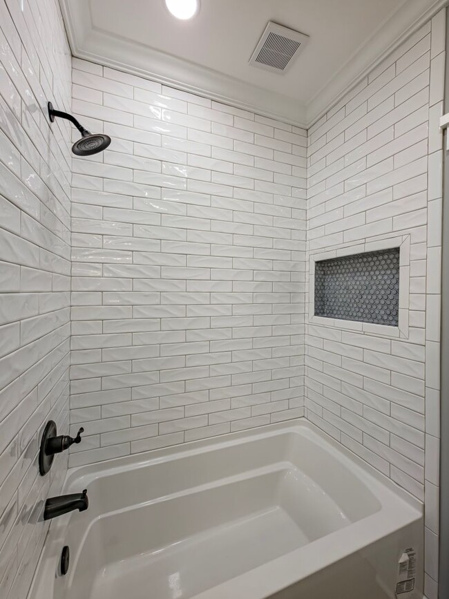 Building Photo - 807 Cherokee Ave