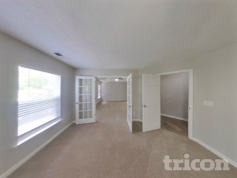 Building Photo - 8292 Eastshore Dr