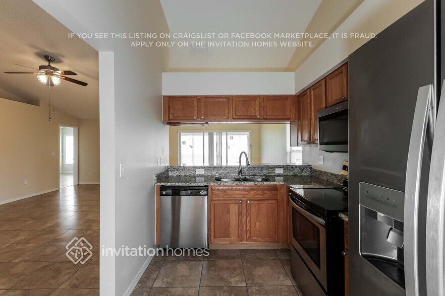 Building Photo - 27500 Waikiki Ct