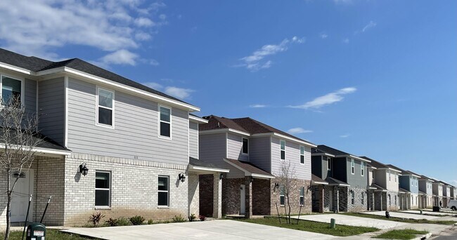 Building Photo - 125 Mimosa St