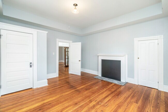 Building Photo - 206 E Springdale Ave