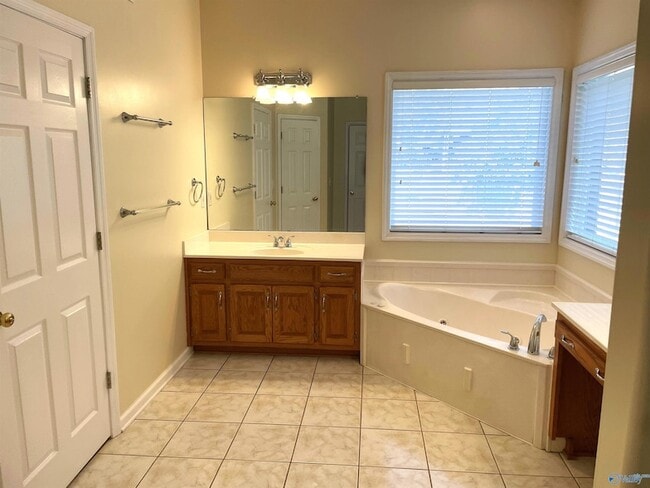 Building Photo - 106 Matilda Dr