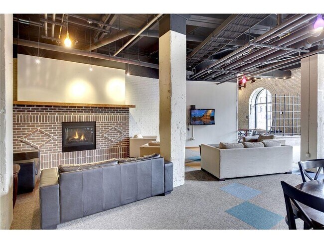 Building Photo - 404 N Washington Ave