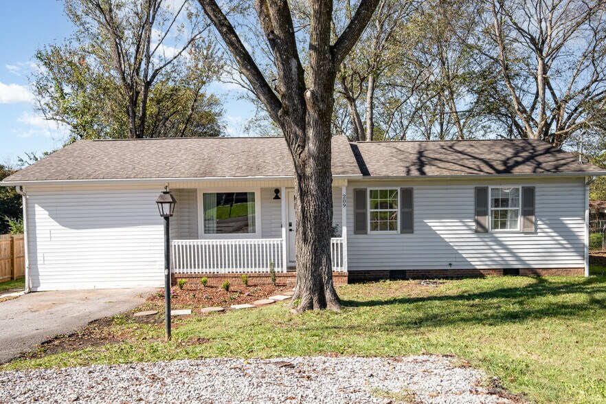 Building Photo - 209 Nowlin Dr