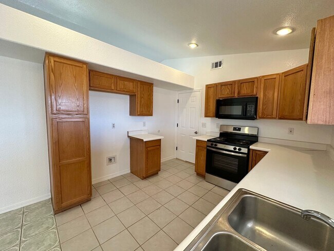 Building Photo - 6582 W Hershey Wy