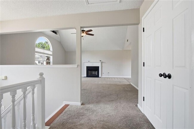 Building Photo - 5949 Idlewood Pl