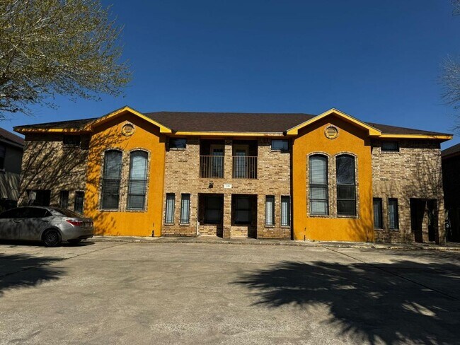 Primary Photo - 1208 W Fig Ave