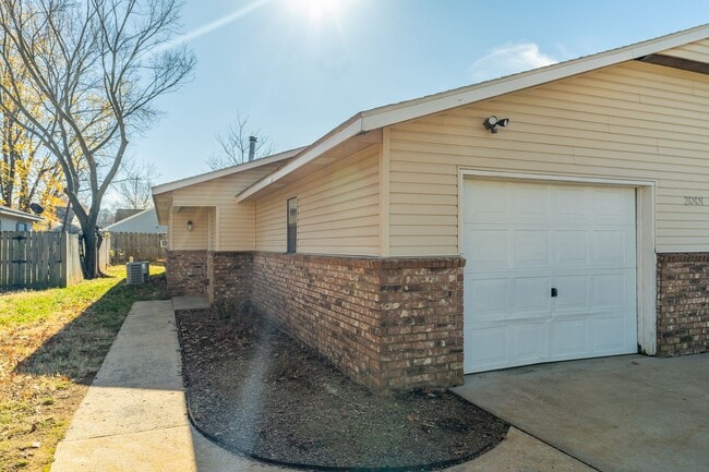 Building Photo - Updated 3-bedroom 1 bath Home in Springdale!!