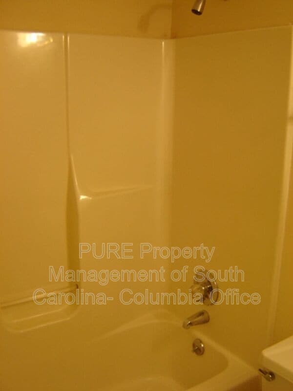 Building Photo - 8 Ridge Pond Dr