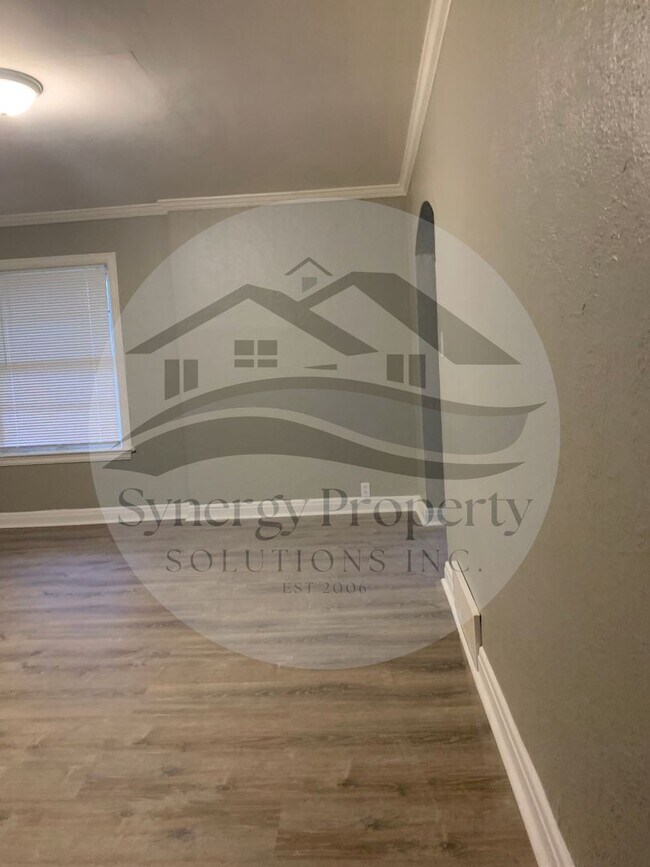 Building Photo - 560 W Townview Cir