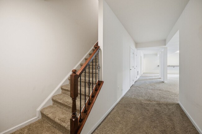Building Photo - 24267 Purple Finch Dr