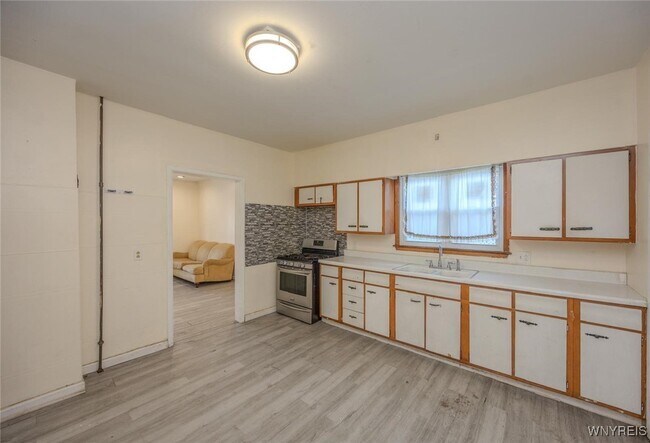 Building Photo - 62 Sweet Ave