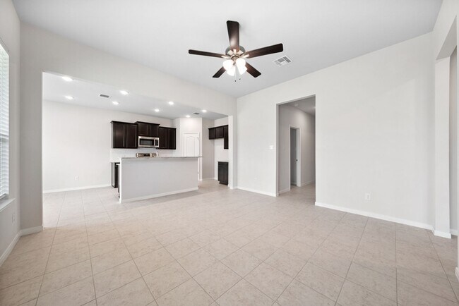 Building Photo - 4 Bedroom Home in Troy ISD!