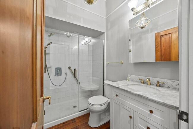 Building Photo - Beautiful German Village Home with Parking and Outdoor Space