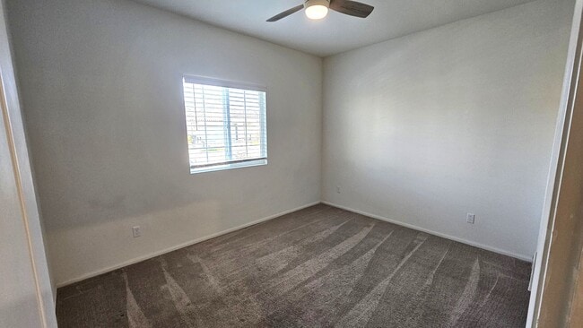 Building Photo - Modern 4 Bedroom Home in City in the Hills