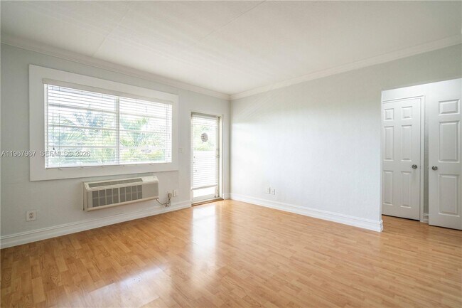 Building Photo - 7925 Hawthorne Ave