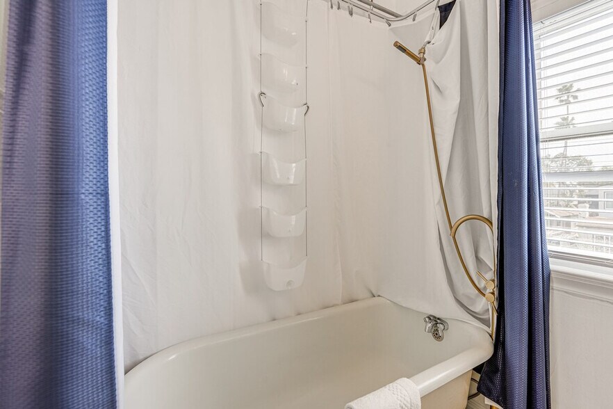 Building Photo - 2629 Eagle Ave