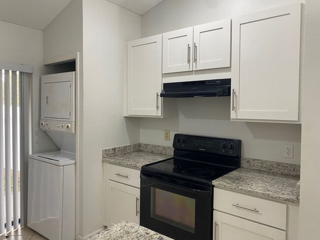 Building Photo - Winter Garden 2 Bedroom 2 Bath home