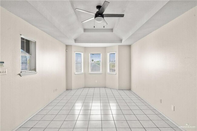 Building Photo - 1802 Oasis Dr