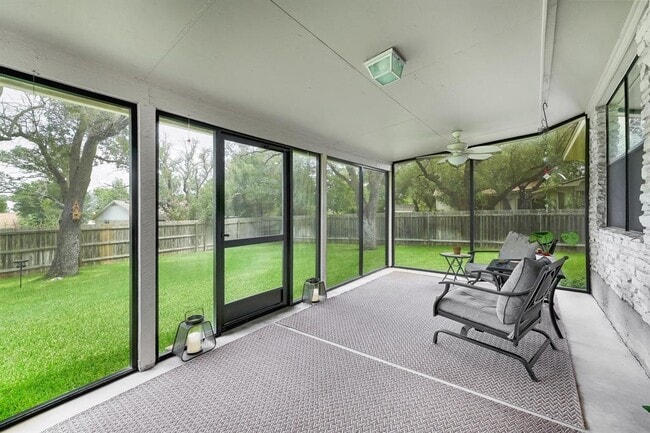 Building Photo - 110 Ridge Oak Dr